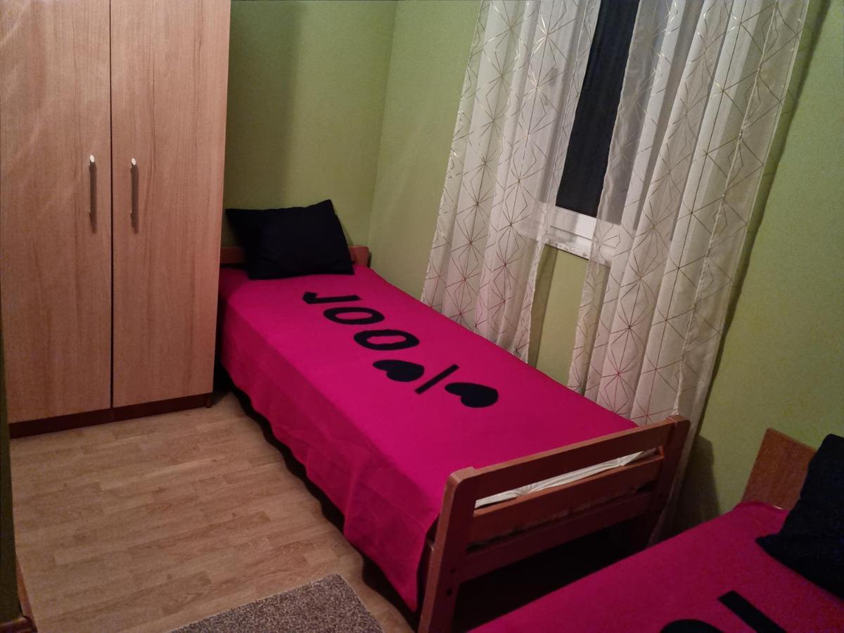 Emi 1 Apartment Vir