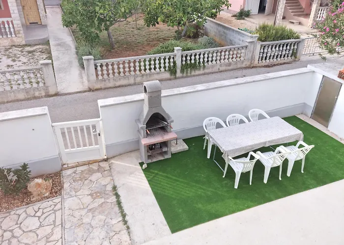 Emi 1 Apartment